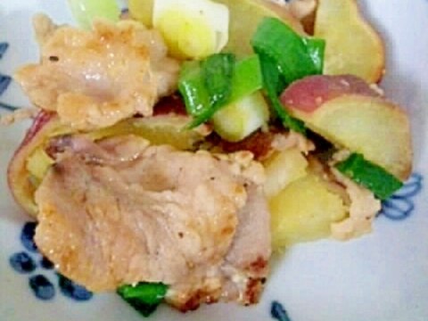 塩麹漬け豚肉を、さつまいもと一緒に